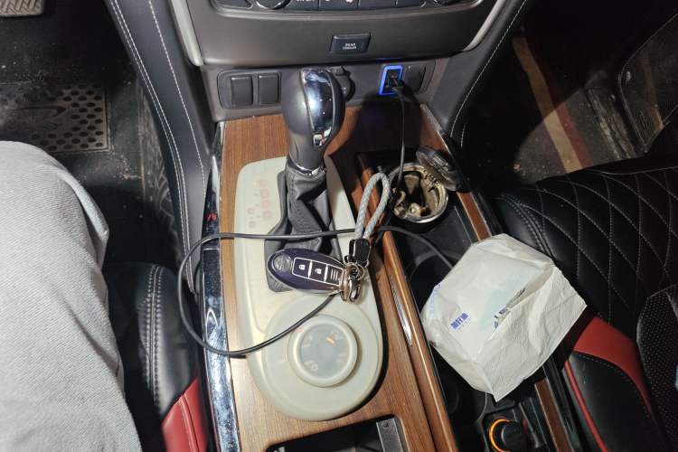 Used Nissan Patrol 2019 Y62 4.0L SE-T1 Middle East Gear Lever
