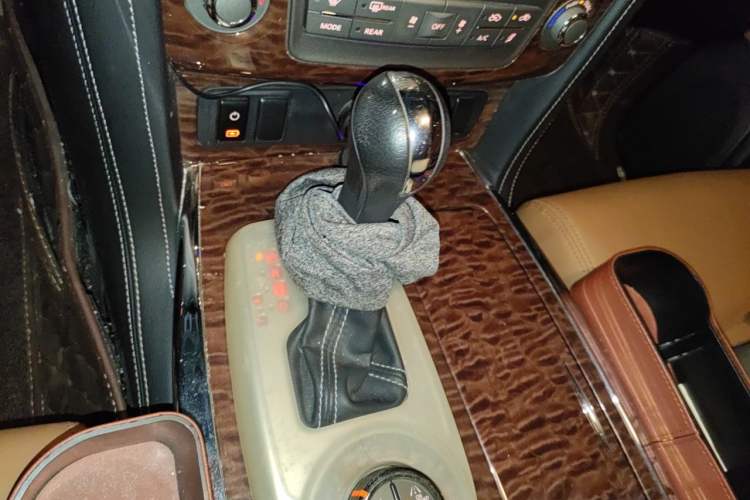 Used Nissan Patrol  Gear Lever