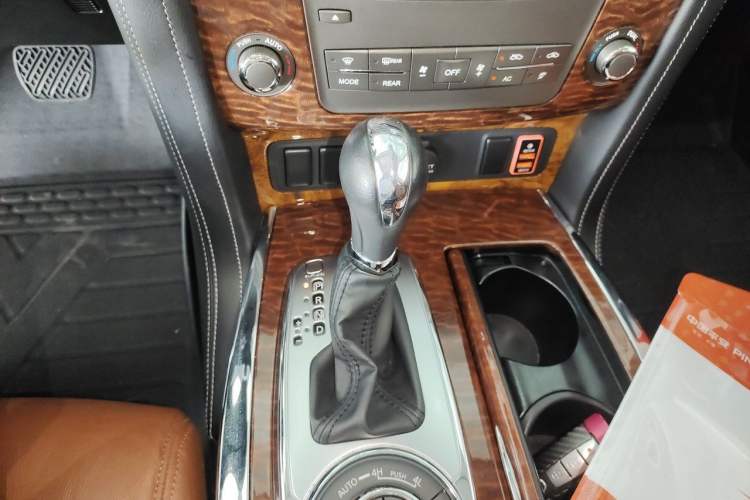 Used Nissan Patrol 2019 Y62 4.0L SE-T1 Middle East Gear Lever