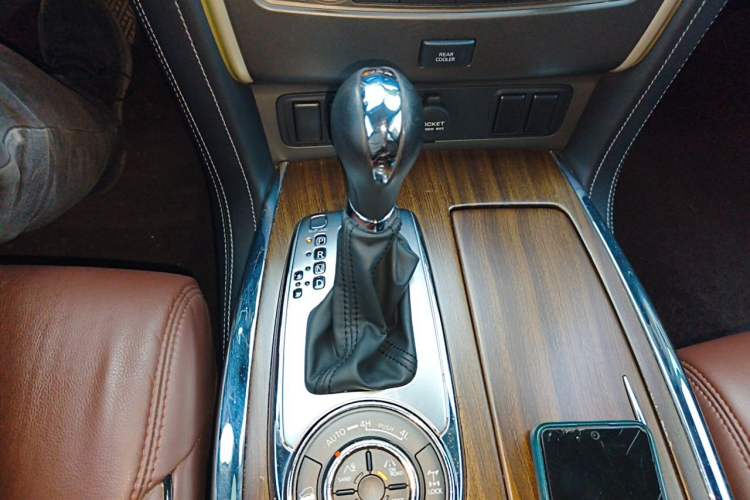 Used Nissan Patrol 2019 Y62 4.0L SE-T1 Middle East Gear Lever