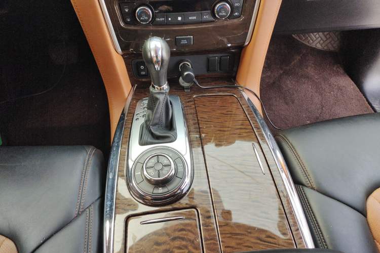 Used Nissan Patrol 2019 Y62 4.0L SE-T1 Middle East Gear Lever