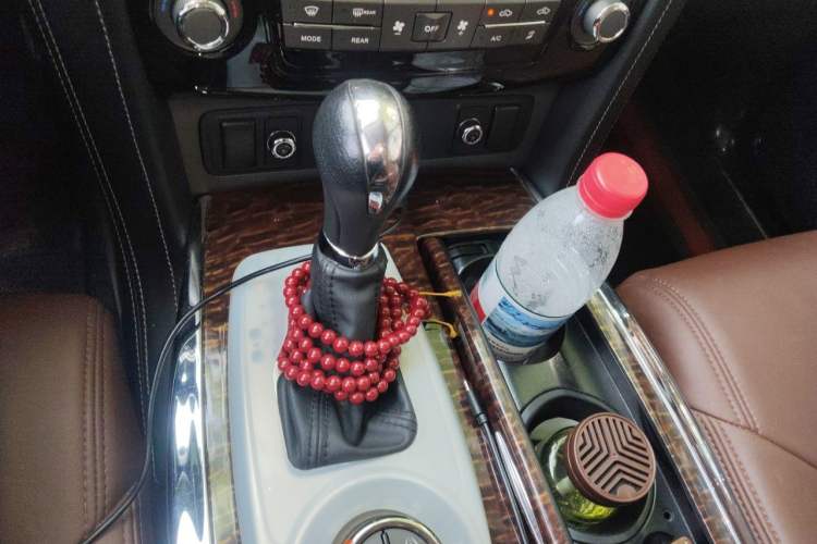 Used Nissan Patrol 2019 Y62 4.0L SE-T1 Middle East Gear Lever