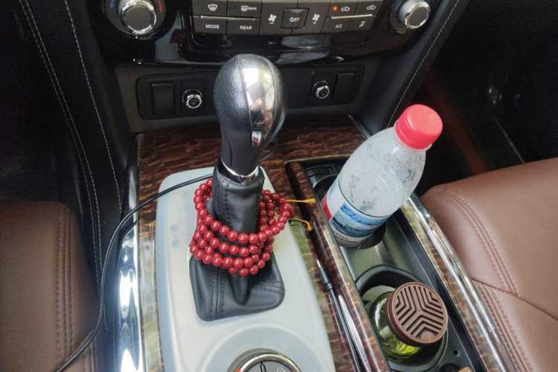 Used Nissan Patrol 2019 Y62 4.0L SE-T1 Middle East Gear Lever