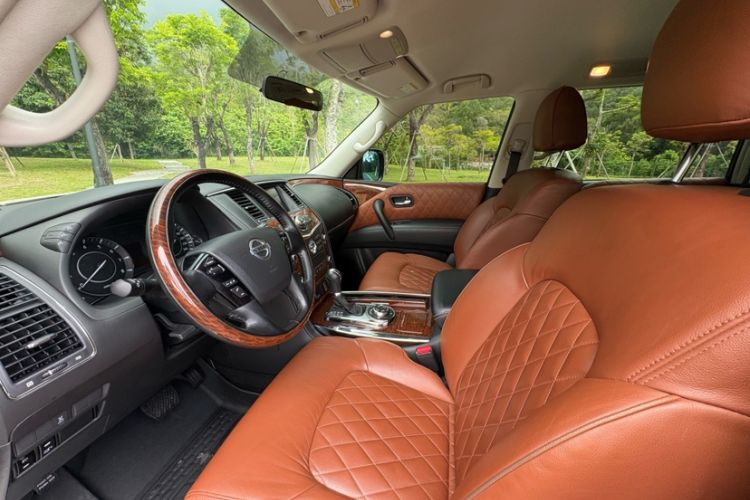 Used Nissan Patrol 2019 Y62 4.0L SE-T1 Middle East Interior 3
