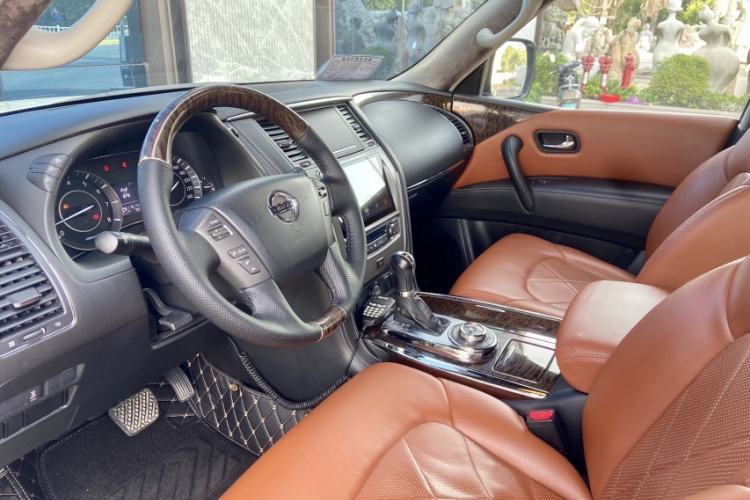 Used Nissan Patrol 2019 Y62 4.0L SE-T1 Middle East Interior 9