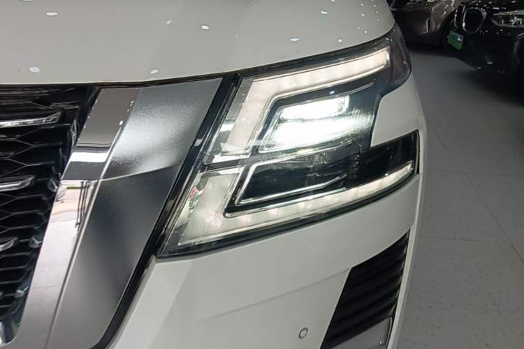 Used Nissan Patrol 2019 Y62 4.0L SE-T1 Middle East Left Front Headlight