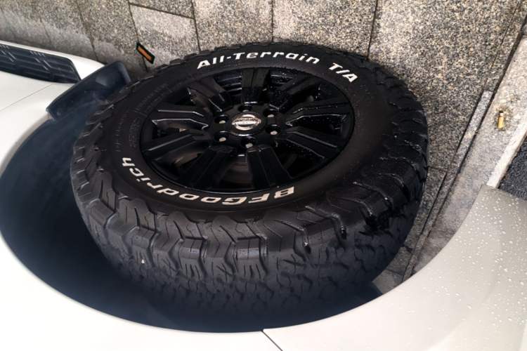 Used Nissan Patrol 2019 Y62 4.0L SE-T1 Middle East Left Front Wheel Hub