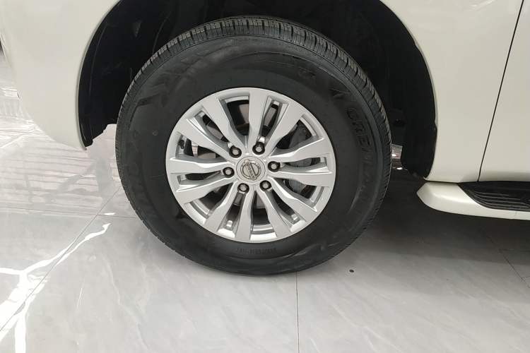 Used Nissan Patrol 2019 Y62 4.0L SE-T1 Middle East Left Front Wheel Hub
