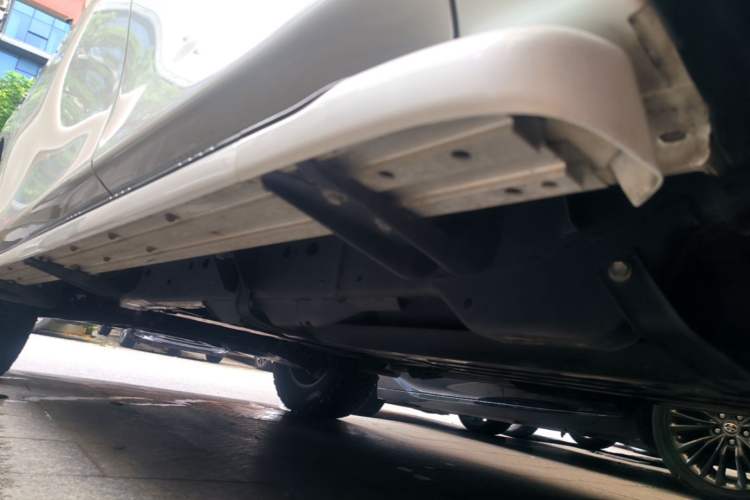 Used Nissan Patrol 2019 Y62 4.0L SE-T1 Middle East Left Side Sill