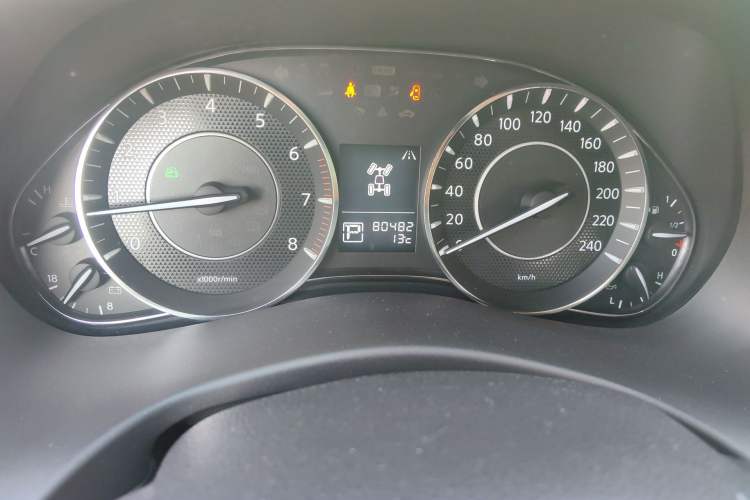 Used Nissan Patrol 2019 Y62 4.0L SE-T1 Middle East Odometer Close Up