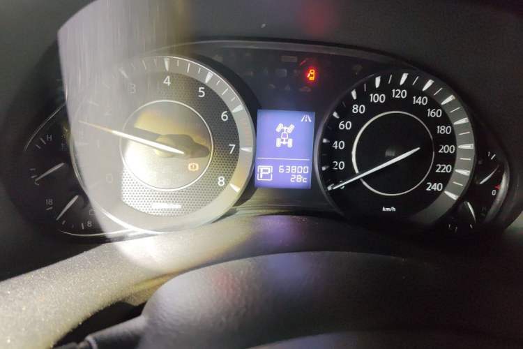 Used Nissan Patrol 2019 Y62 4.0L SE-T1 Middle East Odometer Close Up