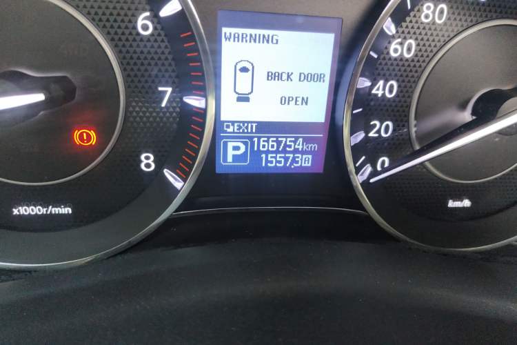Used Nissan Patrol 2019 Y62 4.0L SE OPT with 18-inch Wheels – Middle East Odometer Close Up