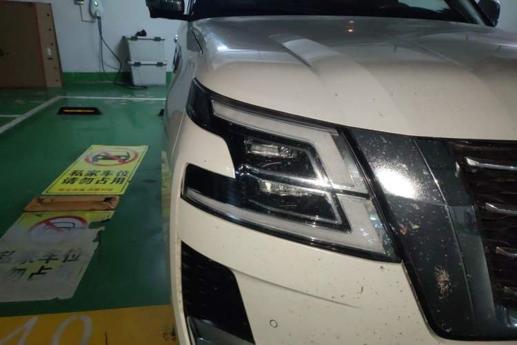 Used Nissan Patrol  Right Front Headlight