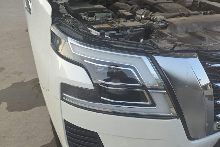Used Nissan Patrol  Right Front Headlight