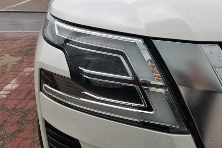 Used Nissan Patrol  Right Front Headlight
