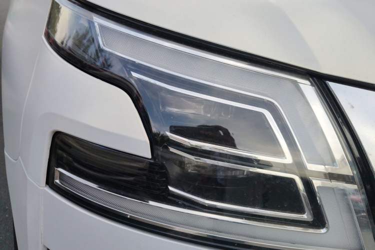 Used Nissan Patrol  Right Front Headlight
