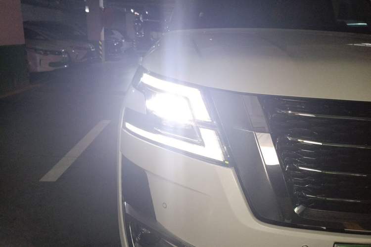 Used Nissan Patrol  Right Front Headlight