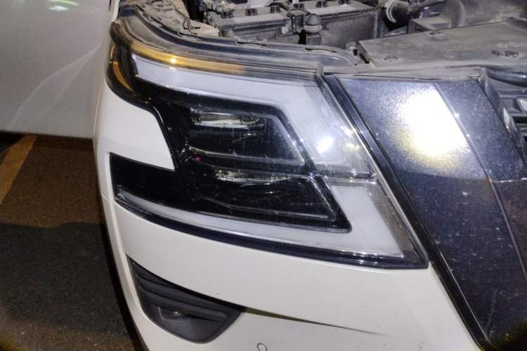 Used Nissan Patrol  Right Front Headlight