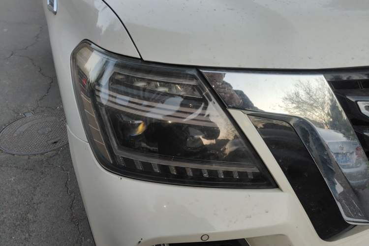 Used Nissan Patrol  Right Front Headlight