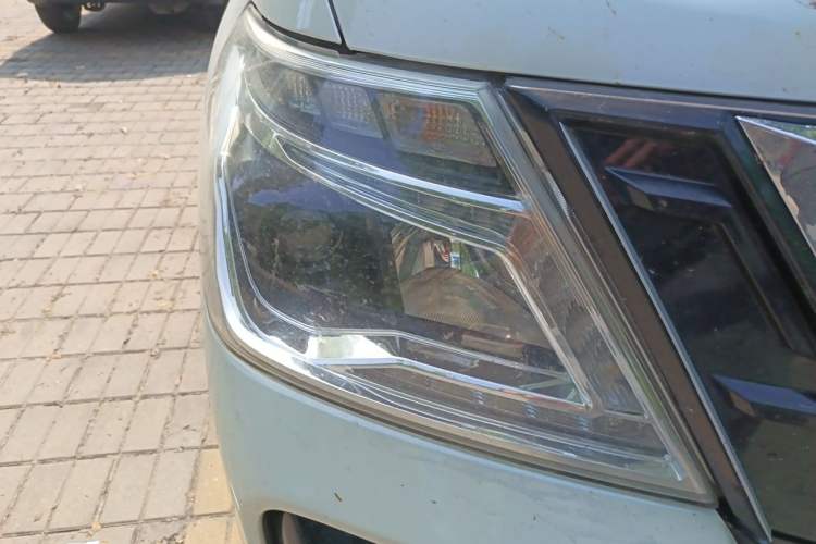 Used Nissan Patrol  Right Front Headlight
