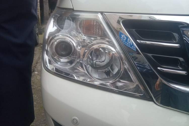 Used Nissan Patrol 2019 Y62 4.0L SE-T1 Middle East Right Front Headlight