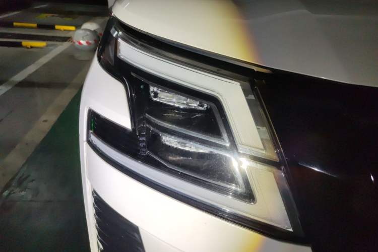 Used Nissan Patrol 2019 Y62 4.0L SE-T1 Middle East Right Front Headlight