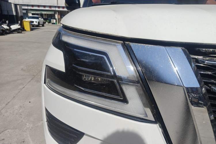 Used Nissan Patrol  Right Front Headlight
