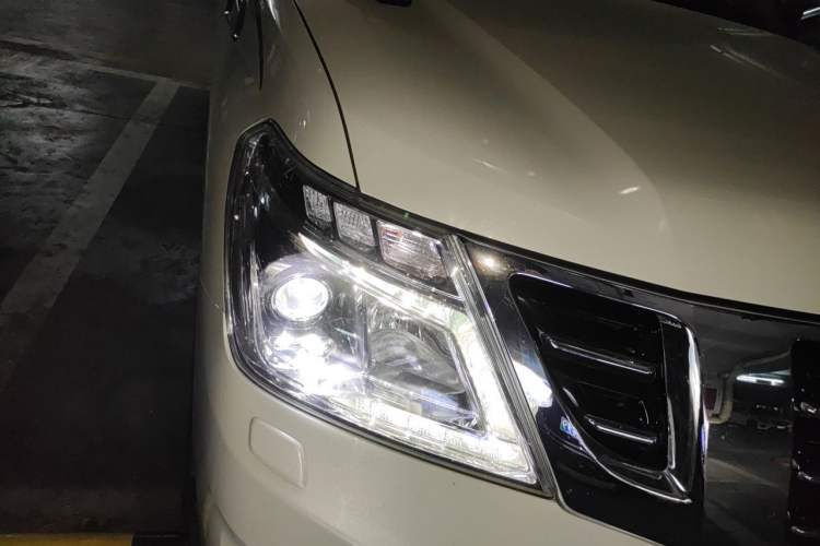 Used Nissan Patrol  Right Front Headlight