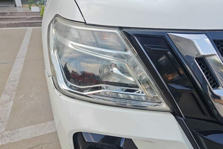 Used Nissan Patrol  Right Front Headlight
