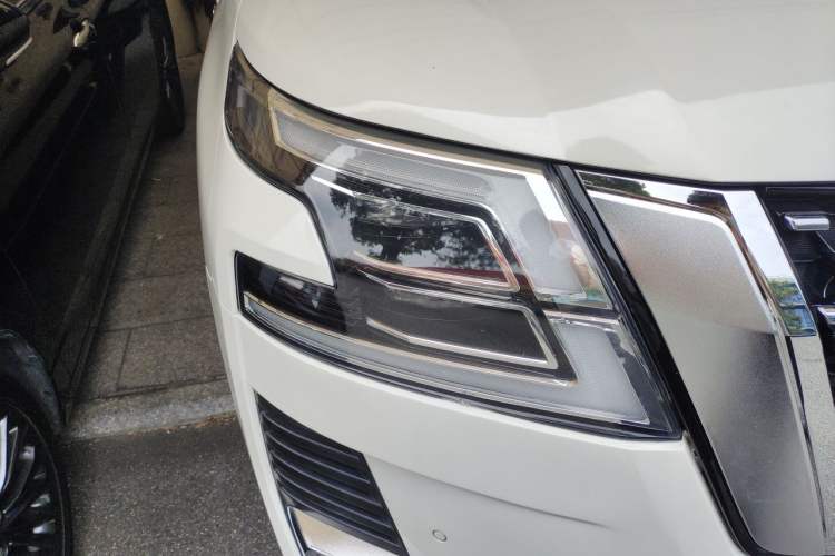 Used Nissan Patrol 2019 Y62 4.0L SE-T1 Middle East Right Front Headlight