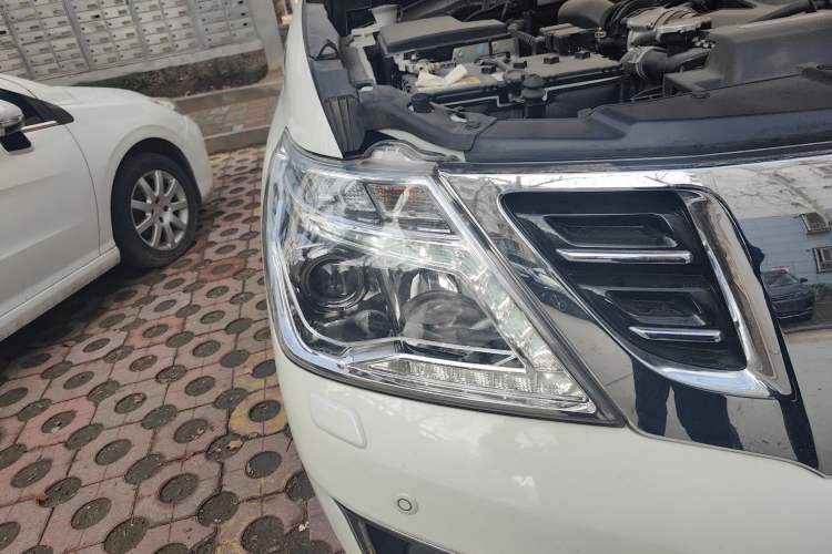 Used Nissan Patrol 2019 Y62 4.0L SE-T2 Middle East Right Front Headlight