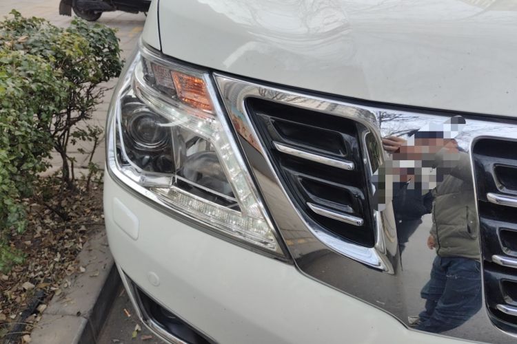 Used Nissan Patrol 2019 Y62 4.0L SE OPT with 18-inch Wheels – Middle East Right Front Headlight