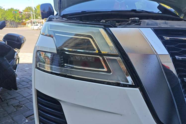 Used Nissan Patrol  Right Front Headlight