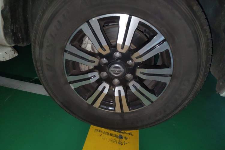 Used Nissan Patrol  Right Front Wheel Hub