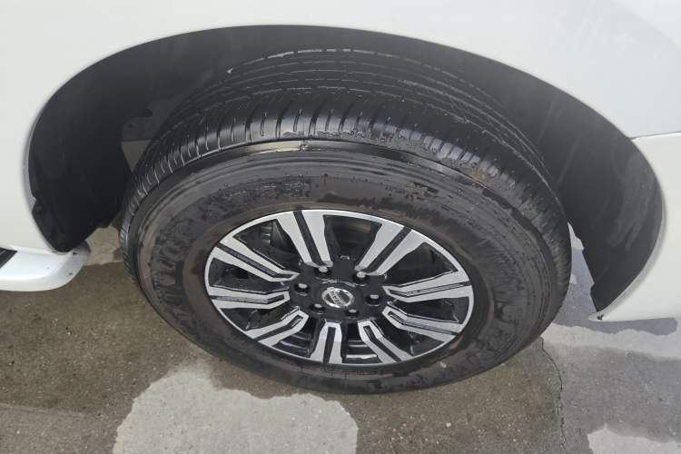 Used Nissan Patrol  Right Front Wheel Hub