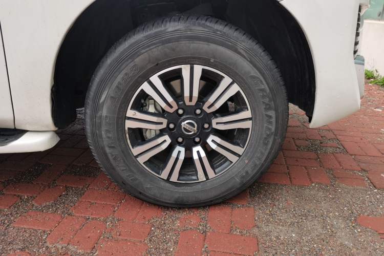 Used Nissan Patrol  Right Front Wheel Hub