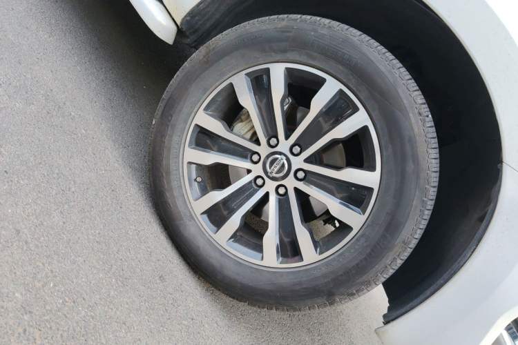Used Nissan Patrol  Right Front Wheel Hub