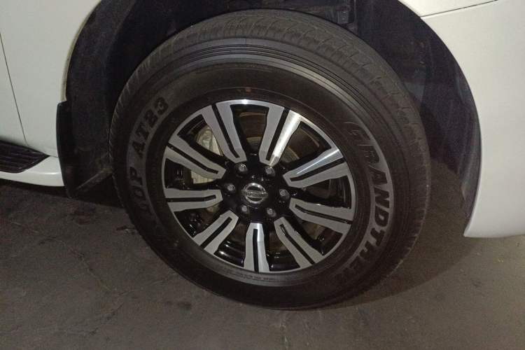 Used Nissan Patrol  Right Front Wheel Hub