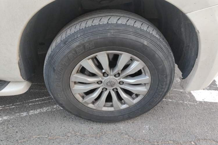 Used Nissan Patrol  Right Front Wheel Hub