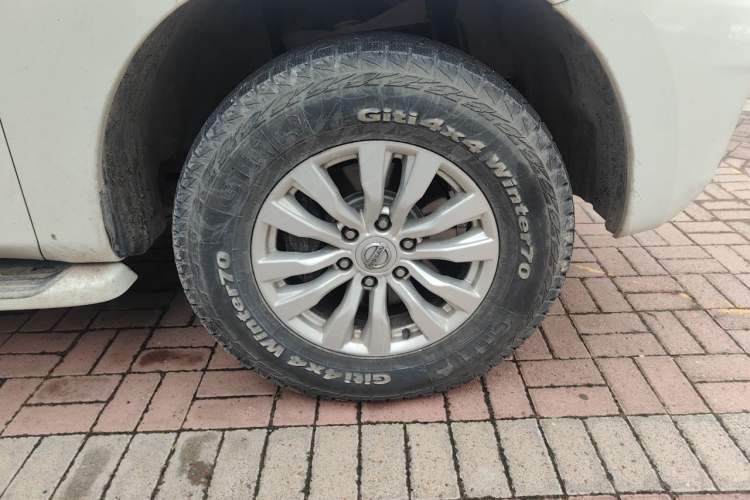 Used Nissan Patrol  Right Front Wheel Hub