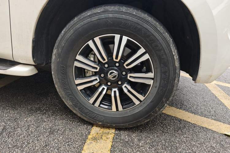 Used Nissan Patrol  Right Front Wheel Hub