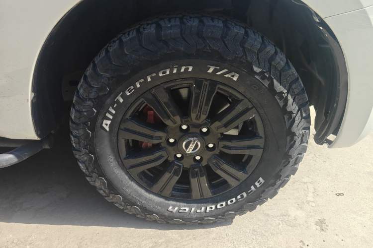 Used Nissan Patrol  Right Front Wheel Hub