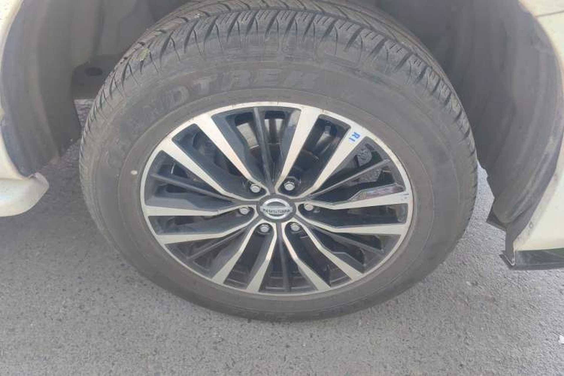 Used Nissan Patrol  Right Front Wheel Hub