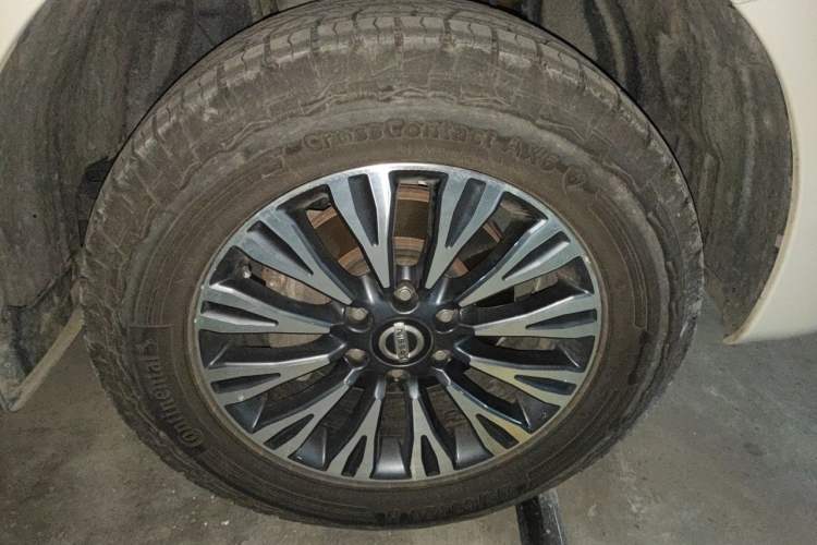 Used Nissan Patrol  Right Front Wheel Hub