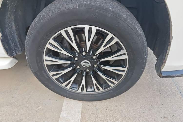 Used Nissan Patrol  Right Front Wheel Hub