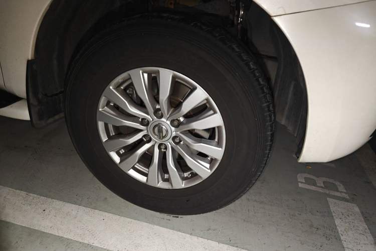 Used Nissan Patrol  Right Front Wheel Hub