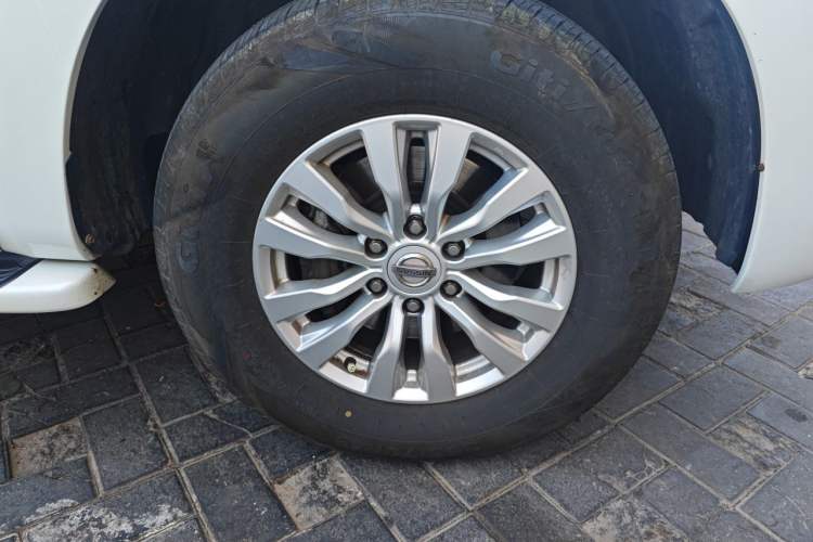 Used Nissan Patrol  Right Front Wheel Hub