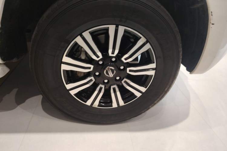 Used Nissan Patrol  Right Front Wheel Hub