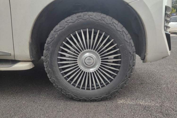 Used Nissan Patrol  Right Front Wheel Hub
