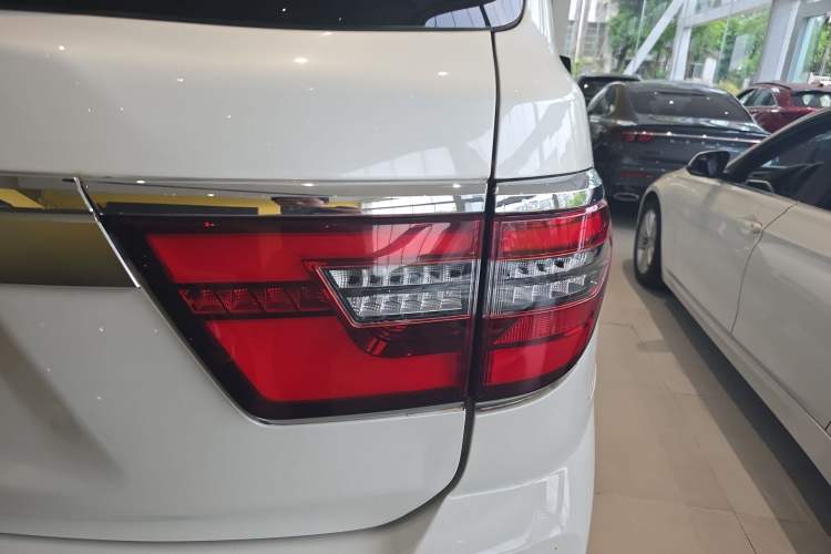 Used Nissan Patrol 2019 Y62 4.0L SE-T1 Middle East Right Rear Taillight